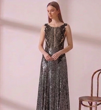 Vestido de Gala "Destello de Medianoche" en Lentejuelas Gris Plomo y Encaje Artístico
