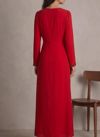 Vestido de Gala "Rojo Pasión" en Crepé con Cuello y Puños Joya