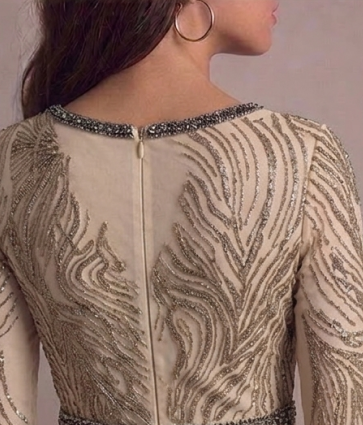 Vestido de Gala "Imperial" en Crepé Champán con Bordados Barrocos y Escote Ilusión