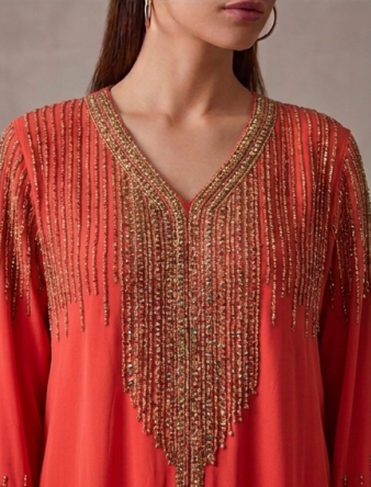 Abaya de Lujo "Lluvia de Oro" Perla con Pedrería Vertical