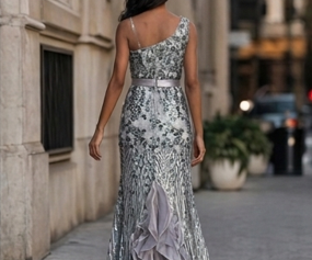 Vestido de Gala Gris Plateado con Lentejuelas y Falda Rascacielos