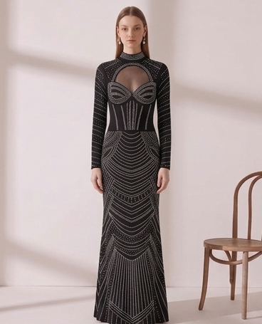 Vestido de Gala Negro Art Déco con Escote Cut-out y Tachuelas Plateadas
