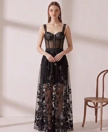 Vestido de Gala "Noche Etérea" en Tul Bordado con Corpiño Estilo Bustier