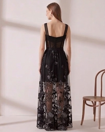 Vestido de Gala "Noche Etérea" en Tul Bordado con Corpiño Estilo Bustier