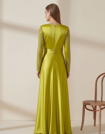 Vestido de Gala "Seda Imperial" en Tono Citrino con Mangas de Joyería