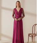 Vestido de Gala "Magenta Royale" con Mangas Ilusión y Pedrería Geométrica