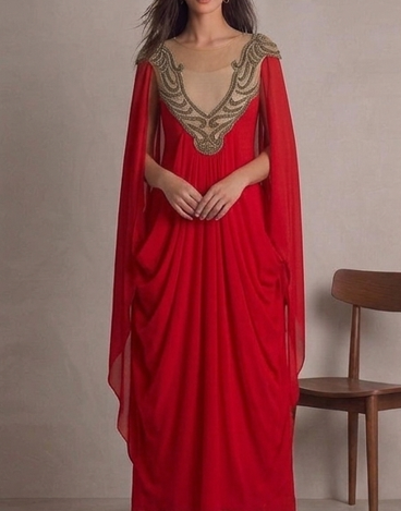 Vestido de Gala "Fénix Rojo" con Capa Integrada y Pechera de Orfebrería