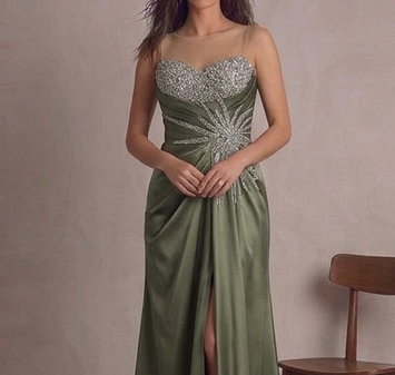 Vestido de Gala "Bosque Encantado" en Tul Bordado y Pedrería Grafito