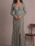 Elegante Vestido de Noche en Verde Menta con Lentejuelas Swirl y Escote Ilusión con Copas