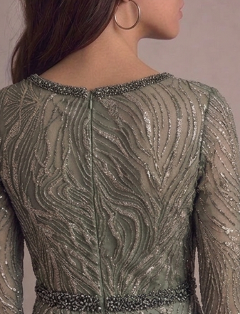 Elegante Vestido de Noche en Verde Menta con Lentejuelas Swirl y Escote Ilusión con Copas