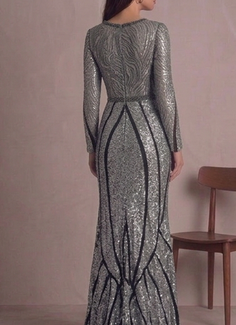Elegante Vestido de Gala de Sirena Plateado y Negro con Abertura