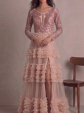 Espectacular Vestido de Noche en Tono Rosa con Ruffles de Tulle y Detalles Bordados