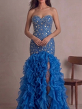Espectacular Vestido de Noche "Océano de Ruffles" con Corpiño de Cristales
