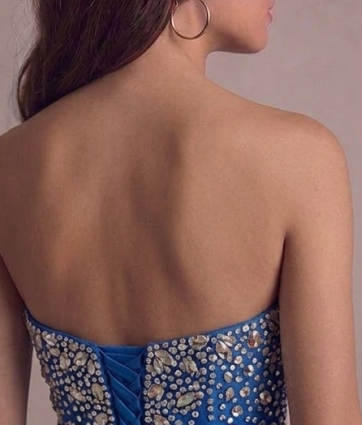 Espectacular Vestido de Noche "Océano de Ruffles" con Corpiño de Cristales