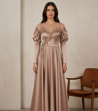 Espectacular Vestido de Gala de Sirena Dorado con Corpiño de Ilusión y Detalle de Manga Capeada