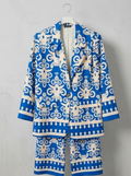 Elegante Traje de Dos Piezas con Estampado Ornamental Azul y Crema