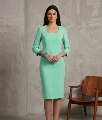 Elegante Conjunto de Dos Piezas "Verde Menta" con Bordado Floral y Silueta Ejecutiva