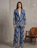 Elegante Traje de Pantalón y Chaqueta Damasco Azul Cobalto y Crema "Made in Italy"