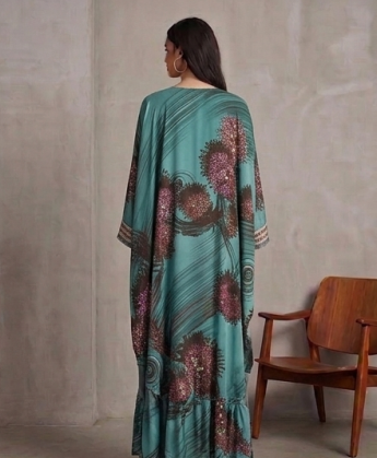 Elegante Túnica de Manga Larga con Estampado Barroco Dorado y Negro