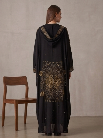 Abaya de Gala con Capucha "Estrella del Desierto" en Negro y Cristales Dorados