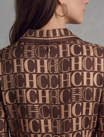 Elegancia Monocromática: El Nuevo Conjunto de Seda de Carolina Herrera