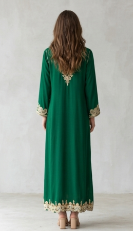 Elegante Kaftán Verde Esmeralda con Intrincado Bordado Dorado en Collage de Vistas Múltiples