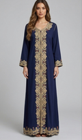 Elegante Kaftán Azul Marino con Bordado Ornamental y Detalles Turquesa