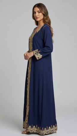 Elegante Kaftán Azul Marino con Bordado Ornamental y Detalles Turquesa