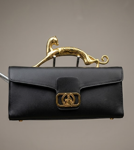 Clutch de Mano con Asa de Felino Dorado y Broche Joya