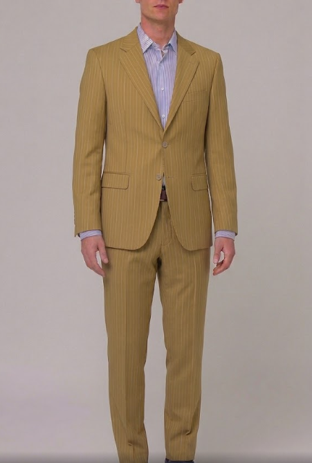 Traje Masculino en Tono Ocre con Raya Diplomática Blanca