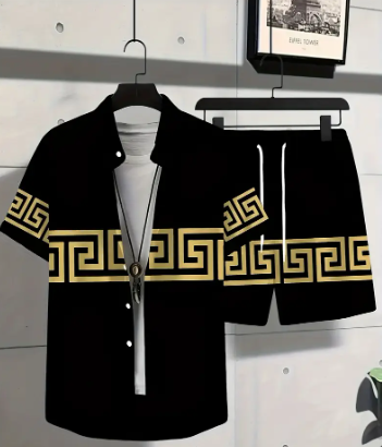 Conjunto de Verano Versace – Camisa y Short en Negro con Greca Dorada.