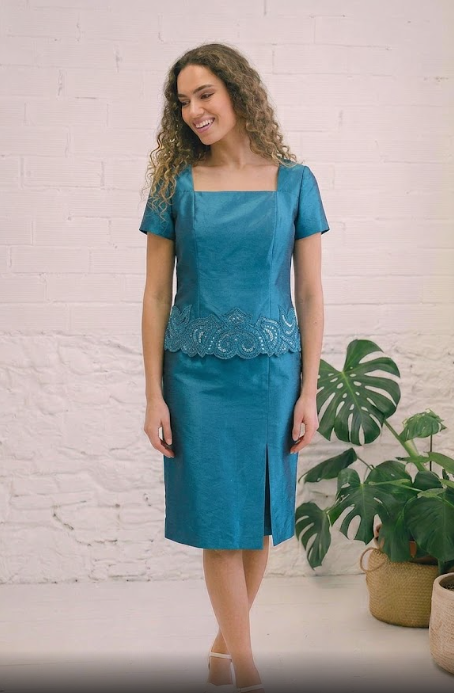 Conjunto de Dos Piezas Nicchi – Azul Petróleo con Bordado de Pedrería