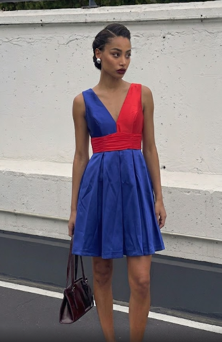 Vestido de Cóctel Bicolor Azul Eléctrico y Rojo Pasión.