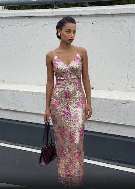 Vestido Maxi de Lentejuelas con Motivo de Rosas – Estilo Joya.