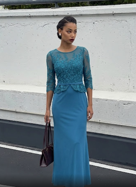 Vestido de Gala Azul Petróleo con Cuerpo de Encaje y Peplum.