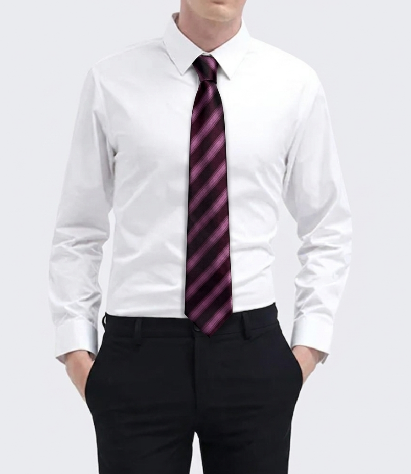 Corbata de Seda Brunello Cucinelli con Rayas Diagonales en Tonos Púrpura.