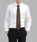 Corbata de Seda Jacquard Hermès – Patrón Geométrico en Rojo y Oro.