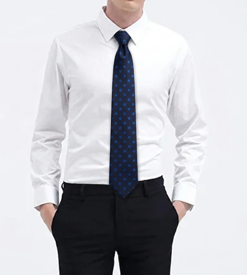 Corbata Azul Marino con Lunares Azules – Elegancia Clásica Masculina.