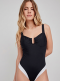 Bañador de una pieza negro con escote bardot y detalles en contraste blanco